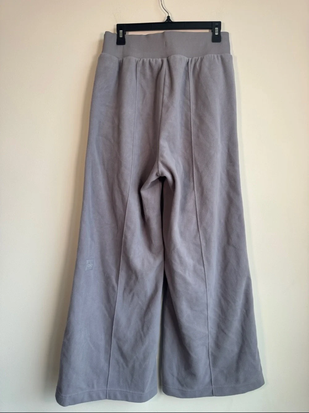 ALO Yoga Polar Fleece High-Waist Snowdrift Wide Leg in Fog - L